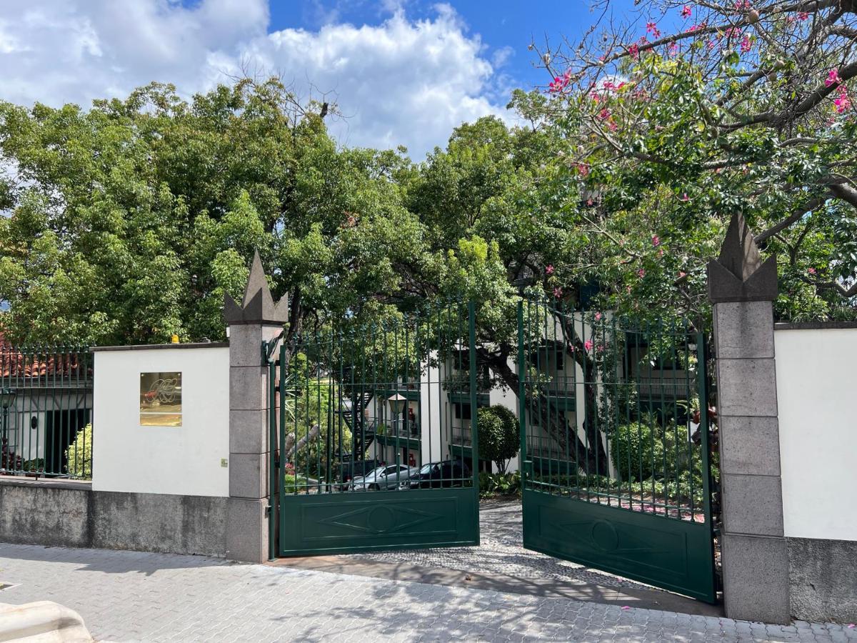 Luxury Oceanfront At Reid'S Gardens Apartment Funchal  Exterior photo