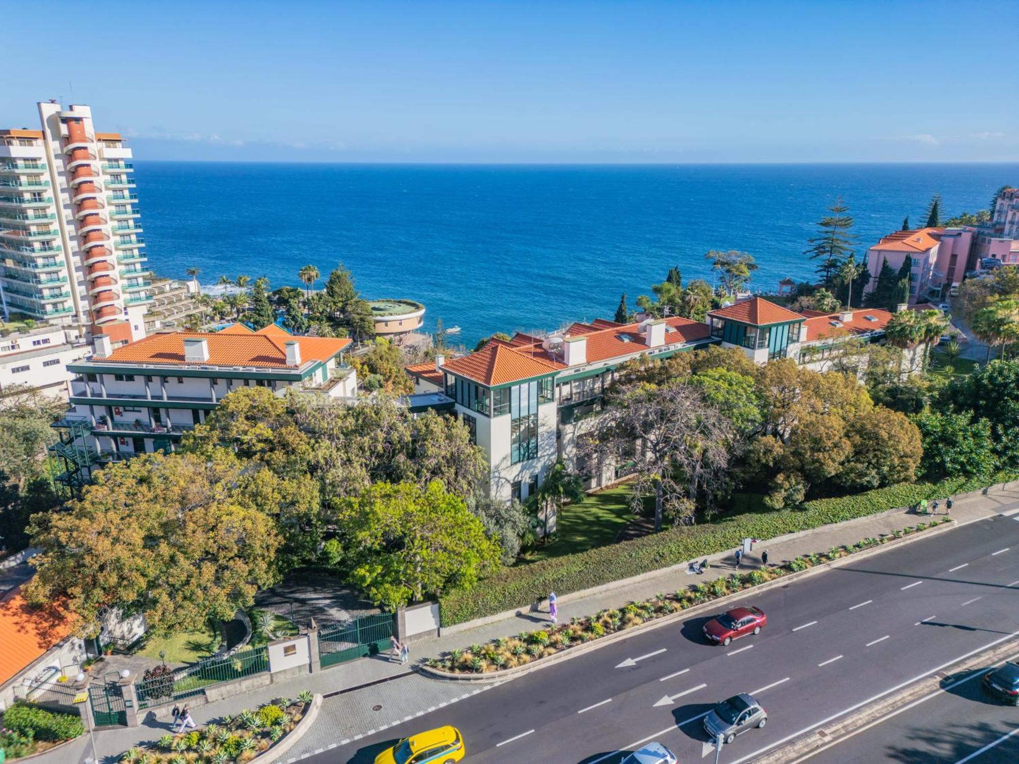 Luxury Oceanfront At Reid'S Gardens Apartment Funchal  Exterior photo